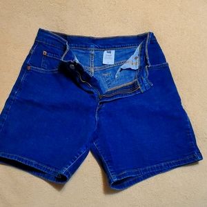 Levi size 8 short